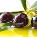 فوائد زيت الزيتون الصحية وإستخداماته الطبية