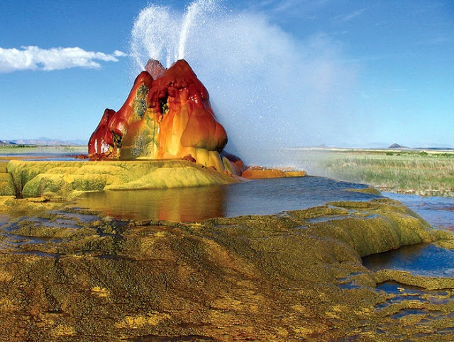 https://3.bp.blogspot.com/-o_QUbH6oi6Y/T6TASYQV8TI/AAAAAAAABdc/3o_1hDljlrk/s640/fly-geyser1%5B2%5D.jpg