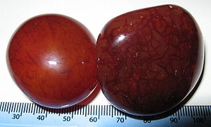 https://upload.wikimedia.org/wikipedia/commons/thumb/1/12/Carnelian_sard_%28mineral_specimen%29.jpg/300px-Carnelian_sard_%28mineral_specimen%29.jpg